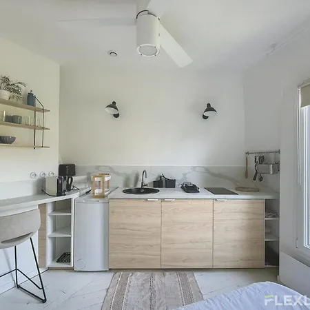 Apartment Bright With Open View Voltaire 11th *